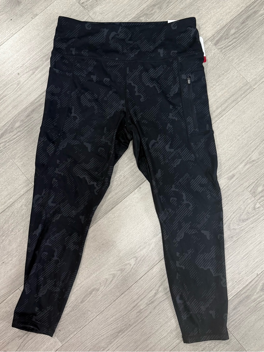 Reebok Black Patterned Athletic Leggings with Side Zip Pocket